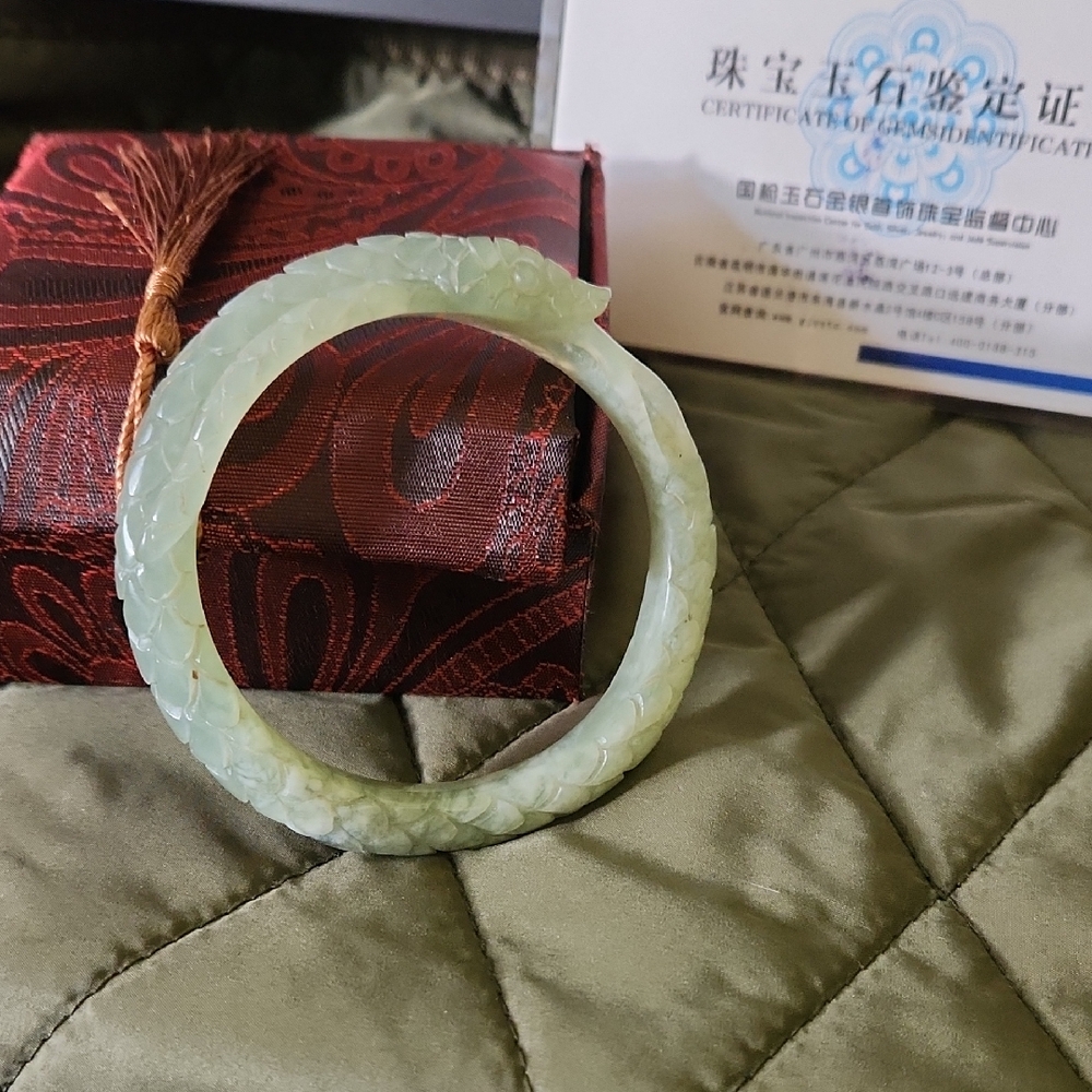 Elegant Jade Bangle Bracelet